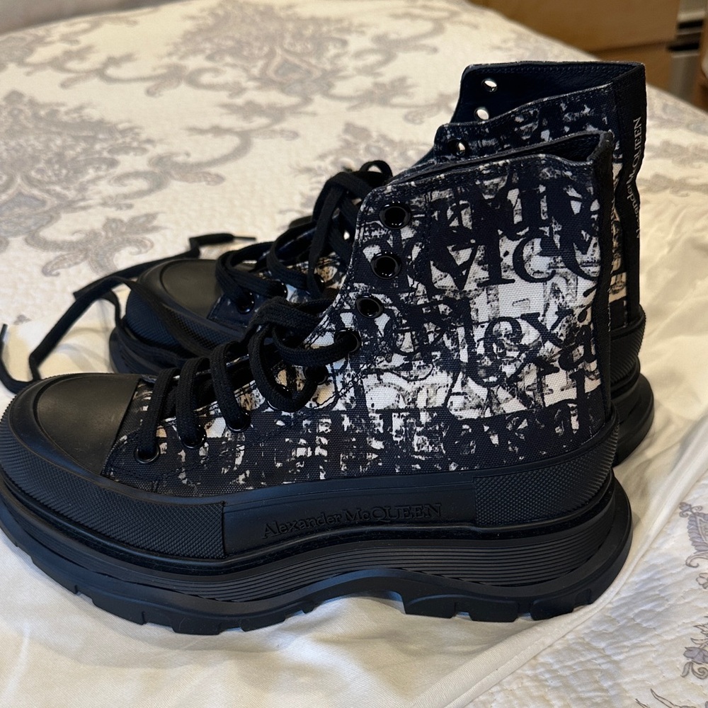 Alexander McQueen Monochrome Graphic High-Top Boots